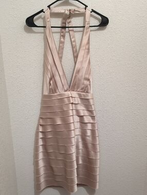 BCBG MAXAZRIA Champagne Blush Satin Tiered Dress. Halter Plunge 10